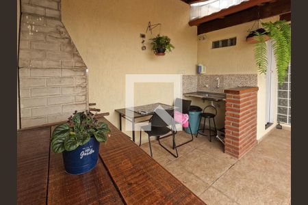 Casa à venda com 150m², 3 quartos e 2 vagas Casa à venda com 150m², 3 quartos e 2 vagasÁrea comum