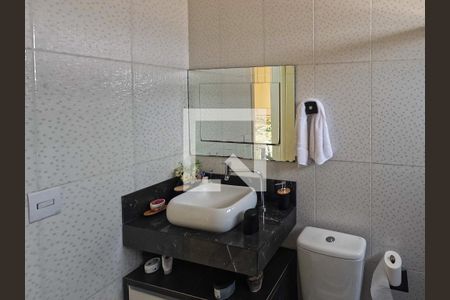 Casa à venda com 150m², 3 quartos e 2 vagas Casa à venda com 150m², 3 quartos e 2 vagasBanheiro