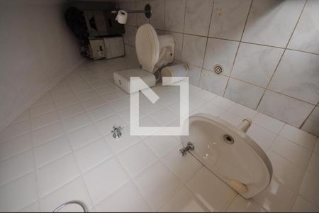 Casa à venda com 303m², 3 quartos e 4 vagasBanheiro de serviço