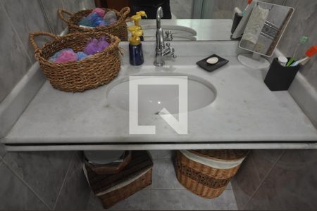 Casa à venda com 303m², 3 quartos e 4 vagasBanheiro da Suíte 2