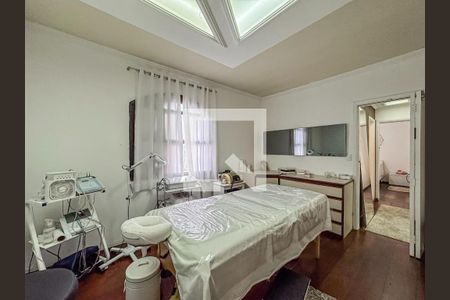 Casa à venda com 274m², 4 quartos e 4 vagas