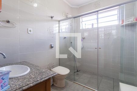 Casa à venda com 215m², 3 quartos e 2 vagas Casa à venda com 215m², 3 quartos e 2 vagasBanheiro