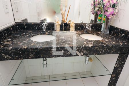 Apartamento à venda com 164m², 3 quartos e 3 vagas Apartamento à venda com 164m², 3 quartos e 3 vagasLavabo