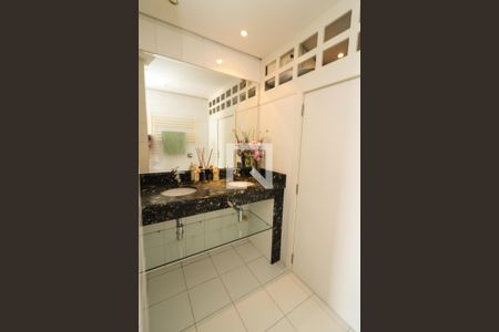 Apartamento à venda com 164m², 3 quartos e 3 vagas Apartamento à venda com 164m², 3 quartos e 3 vagasLavabo