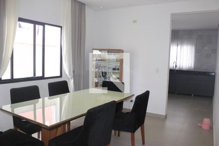 Casa à venda com 220m², 3 quartos e 6 vagasSala de jantar 