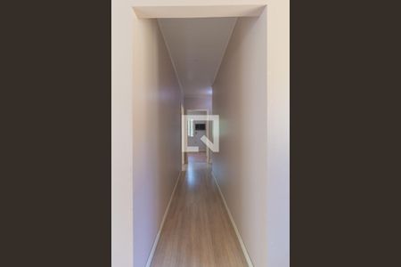 Casa à venda com 150m², 4 quartos e 3 vagas Casa à venda com 150m², 4 quartos e 3 vagasCorredor