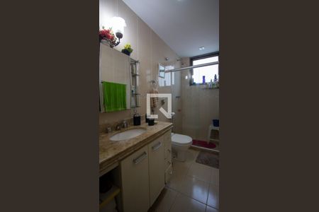 Apartamento à venda com 120m², 3 quartos e 2 vagas Apartamento à venda com 120m², 3 quartos e 2 vagasBanheiro Social