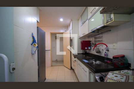 Apartamento à venda com 120m², 3 quartos e 2 vagas Apartamento à venda com 120m², 3 quartos e 2 vagasCozinha e Área de Serviço