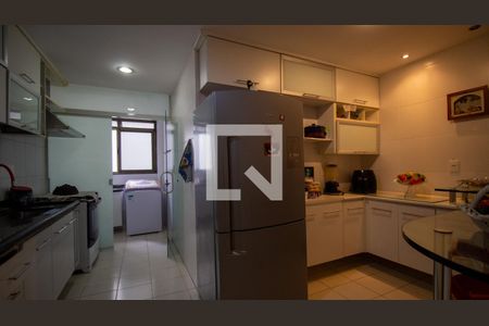 Apartamento à venda com 120m², 3 quartos e 2 vagas Apartamento à venda com 120m², 3 quartos e 2 vagasCozinha e Área de Serviço