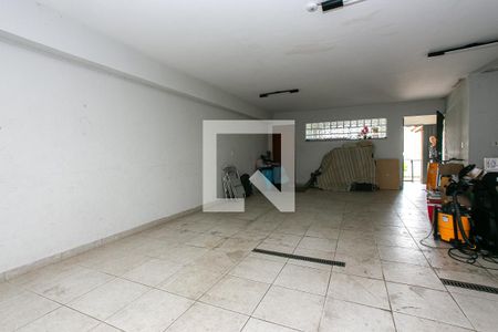Casa à venda com 230m², 3 quartos e 6 vagas Casa à venda com 230m², 3 quartos e 6 vagasGaragem