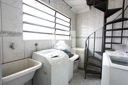 Casa à venda com 230m², 3 quartos e 6 vagas Casa à venda com 230m², 3 quartos e 6 vagasÁrea de Serviço 2