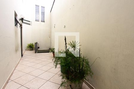 Casa à venda com 230m², 3 quartos e 6 vagas Casa à venda com 230m², 3 quartos e 6 vagasCorredor Externo