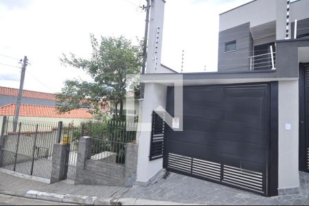 Casa à venda com 105m², 3 quartos e 2 vagas Casa à venda com 105m², 3 quartos e 2 vagasFachada