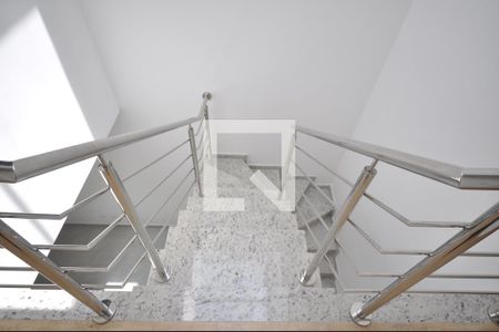 Casa à venda com 105m², 3 quartos e 2 vagasEscada