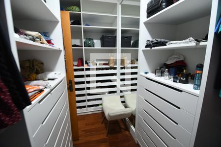 Casa à venda com 320m², 3 quartos e 4 vagasQuarto 3 - Suíte Closet