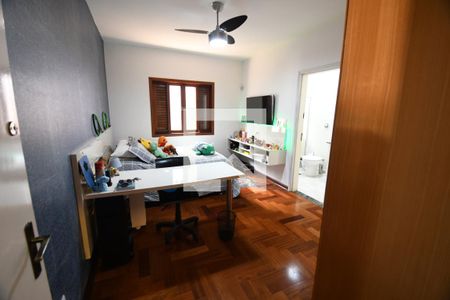 Casa à venda com 320m², 3 quartos e 4 vagasQuarto 2 - Suíte