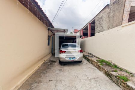 Casa à venda com 380m², 1 quarto e 4 vagas Casa à venda com 380m², 1 quarto e 4 vagasGaragem