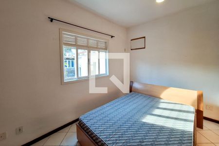 Casa à venda com 360m², 3 quartos e 2 vagas Casa à venda com 360m², 3 quartos e 2 vagasQuarto 2