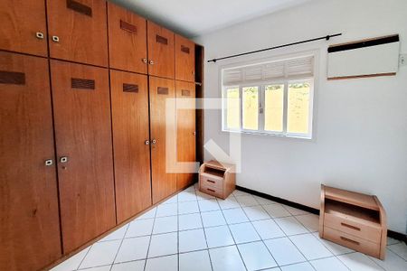 Casa à venda com 360m², 3 quartos e 2 vagas Casa à venda com 360m², 3 quartos e 2 vagasQuarto 1