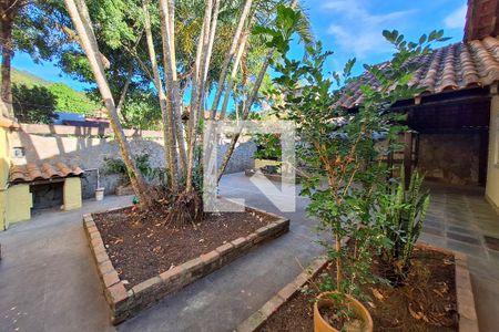 Casa à venda com 360m², 3 quartos e 2 vagas Casa à venda com 360m², 3 quartos e 2 vagasQuintal