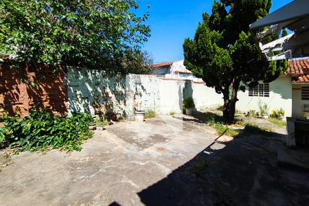 Casa à venda com 285m², 2 quartos e 2 vagas Casa à venda com 285m², 2 quartos e 2 vagasQuintal