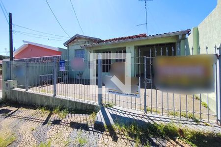 Casa à venda com 285m², 2 quartos e 2 vagas Casa à venda com 285m², 2 quartos e 2 vagasFachada