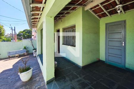 Casa à venda com 285m², 2 quartos e 2 vagas Casa à venda com 285m², 2 quartos e 2 vagasQuintal