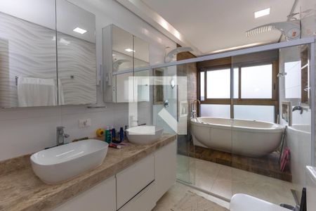 Casa de condomínio à venda com 800m², 5 quartos e 6 vagas Casa de condomínio à venda com 800m², 5 quartos e 6 vagasBanheiro do Quarto 1