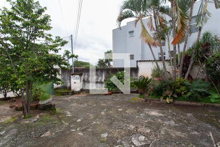 Casa à venda com 284m², 6 quartos e 6 vagas Casa à venda com 284m², 6 quartos e 6 vagasQuintal