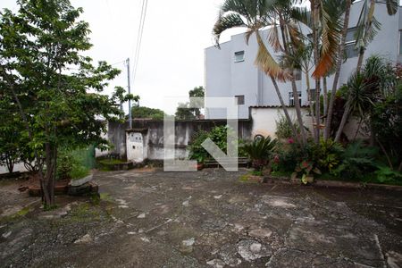 Casa à venda com 284m², 6 quartos e 6 vagas Casa à venda com 284m², 6 quartos e 6 vagasQuintal