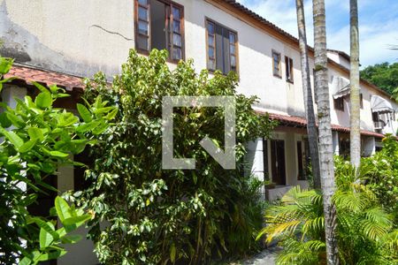 Casa de condomínio à venda com 90m², 2 quartos e 1 vaga Casa de condomínio à venda com 90m², 2 quartos e 1 vagaFachada