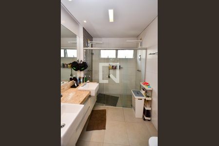 Casa à venda com 340m², 4 quartos e 2 vagas Casa à venda com 340m², 4 quartos e 2 vagasBanheiro suite1