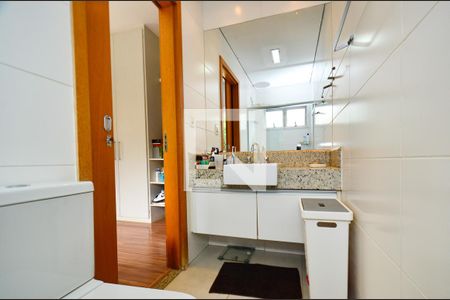 Casa à venda com 340m², 4 quartos e 2 vagas Casa à venda com 340m², 4 quartos e 2 vagasBanheiro suite3