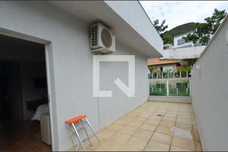 Casa à venda com 340m², 4 quartos e 2 vagas Casa à venda com 340m², 4 quartos e 2 vagasVaranda suite1