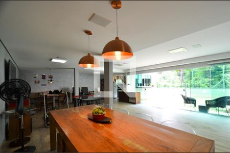 Casa à venda com 340m², 4 quartos e 2 vagas Casa à venda com 340m², 4 quartos e 2 vagasEspaço gourmet