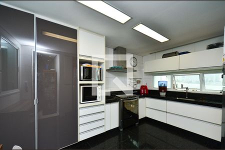 Casa à venda com 340m², 4 quartos e 2 vagas Casa à venda com 340m², 4 quartos e 2 vagasCozinha