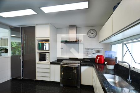 Casa à venda com 340m², 4 quartos e 2 vagas Casa à venda com 340m², 4 quartos e 2 vagasCozinha