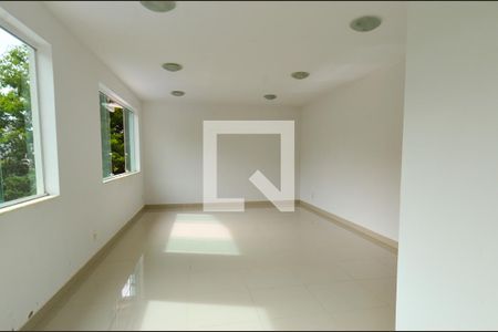 Casa à venda com 340m², 4 quartos e 2 vagas Casa à venda com 340m², 4 quartos e 2 vagasArea comum/ salao de festas