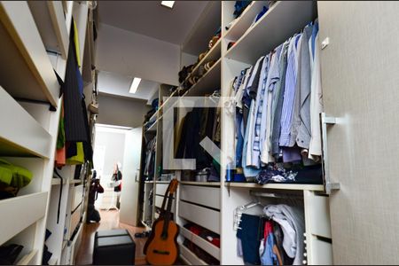 Casa à venda com 340m², 4 quartos e 2 vagas Casa à venda com 340m², 4 quartos e 2 vagasCloset