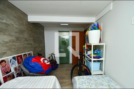 Casa à venda com 340m², 4 quartos e 2 vagas Casa à venda com 340m², 4 quartos e 2 vagasQuarto4