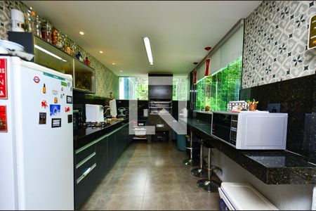 Casa à venda com 340m², 4 quartos e 2 vagas Casa à venda com 340m², 4 quartos e 2 vagasEspaço gourmet