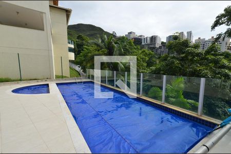 Casa à venda com 340m², 4 quartos e 2 vagas Casa à venda com 340m², 4 quartos e 2 vagasArea comum