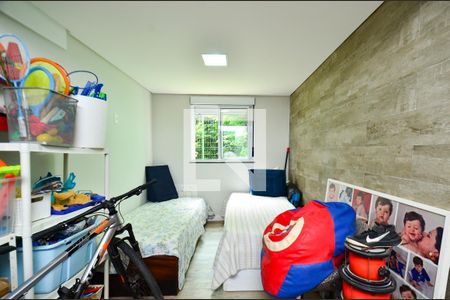 Casa à venda com 340m², 4 quartos e 2 vagas Casa à venda com 340m², 4 quartos e 2 vagasQuarto4