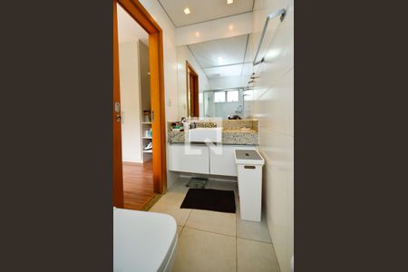 Casa à venda com 340m², 4 quartos e 2 vagas Casa à venda com 340m², 4 quartos e 2 vagasBanheiro suite3