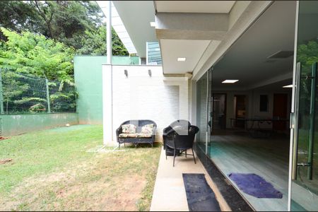 Casa à venda com 340m², 4 quartos e 2 vagas Casa à venda com 340m², 4 quartos e 2 vagasArea externa