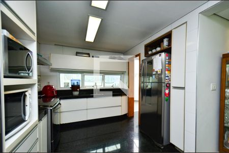 Casa à venda com 340m², 4 quartos e 2 vagas Casa à venda com 340m², 4 quartos e 2 vagasCozinha