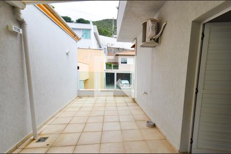 Casa à venda com 340m², 4 quartos e 2 vagas Casa à venda com 340m², 4 quartos e 2 vagasVaranda suite2