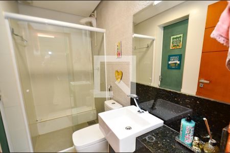 Casa à venda com 340m², 4 quartos e 2 vagas Casa à venda com 340m², 4 quartos e 2 vagasBanheiro social