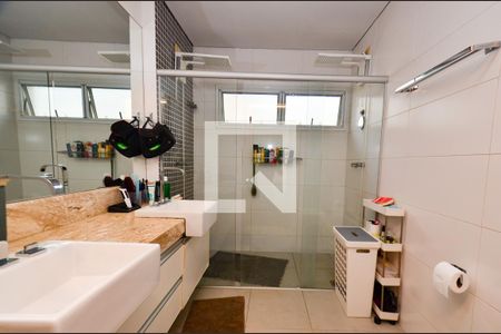 Casa à venda com 340m², 4 quartos e 2 vagas Casa à venda com 340m², 4 quartos e 2 vagasBanheiro suite1