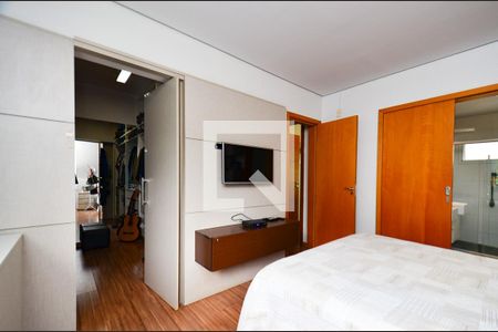 Casa à venda com 340m², 4 quartos e 2 vagas Casa à venda com 340m², 4 quartos e 2 vagasSuite1